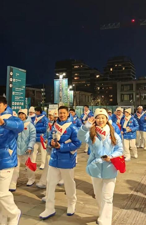 中国冬奥代表团第19位入场  2026年米兰冬奥会开幕式开始！中国代表团将在第1