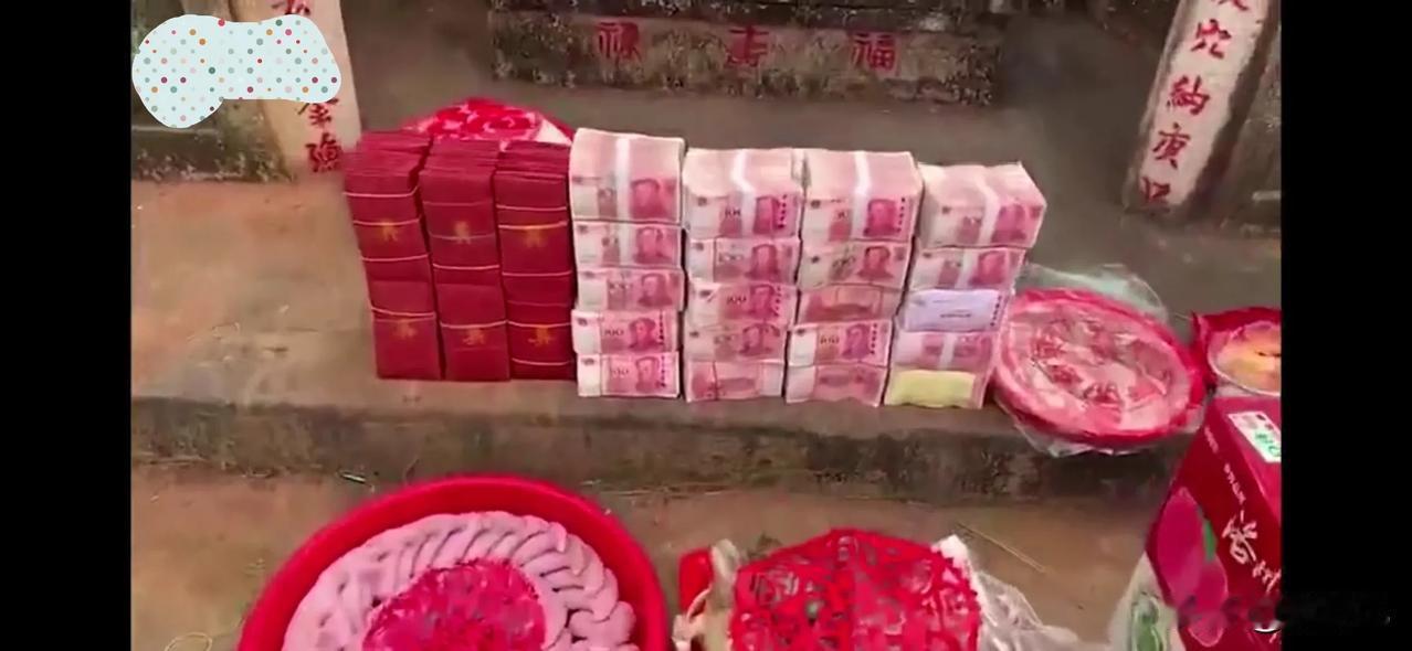 近日网络曝光广东汕头一土豪扫墓祭祖现场派钱一事闹得沸沸扬扬，在本地人心中这已经是