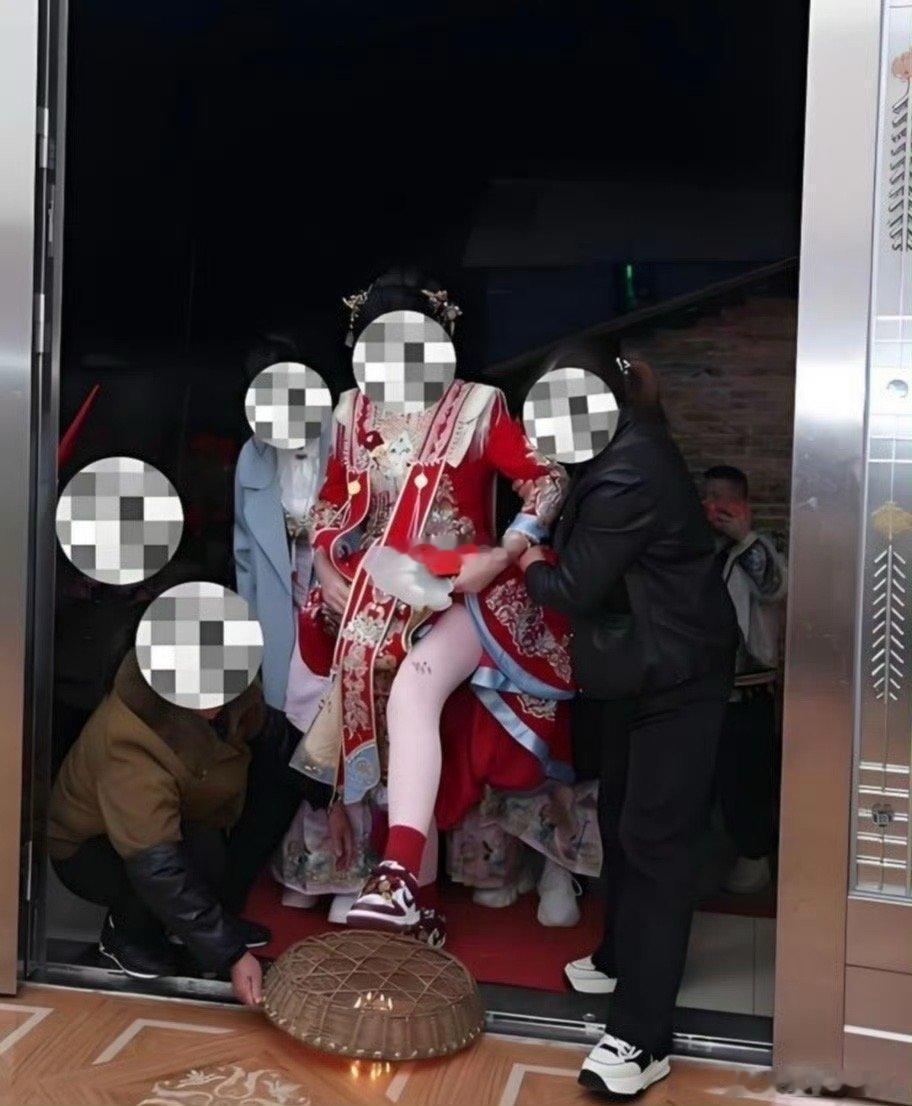 婚礼结束后新娘拿到底片看天都塌了吧 