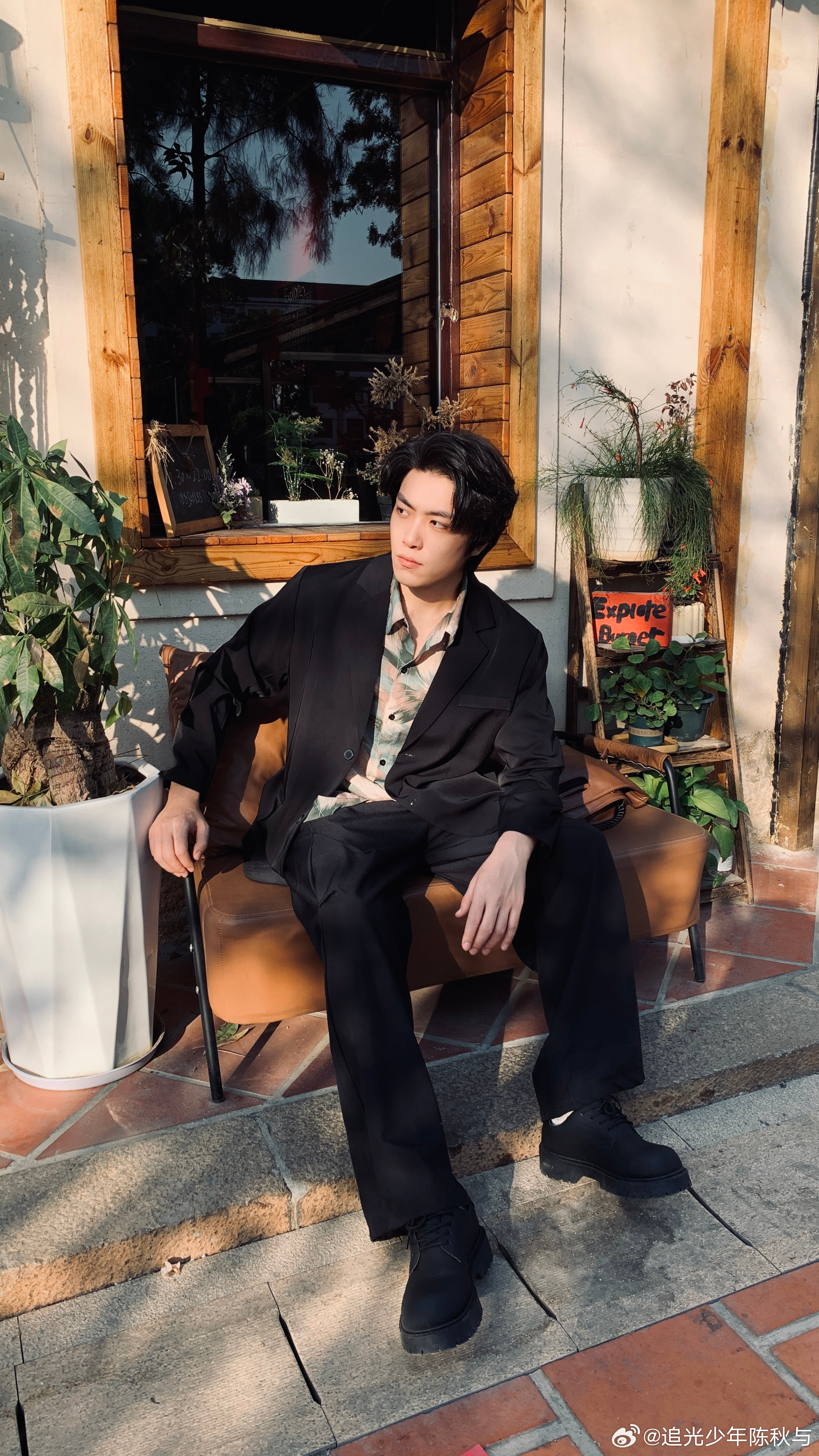 离家长大是一辈子的必修课每次寒假结束即将回学校的时候，我都会怀念躺在家里的感觉。