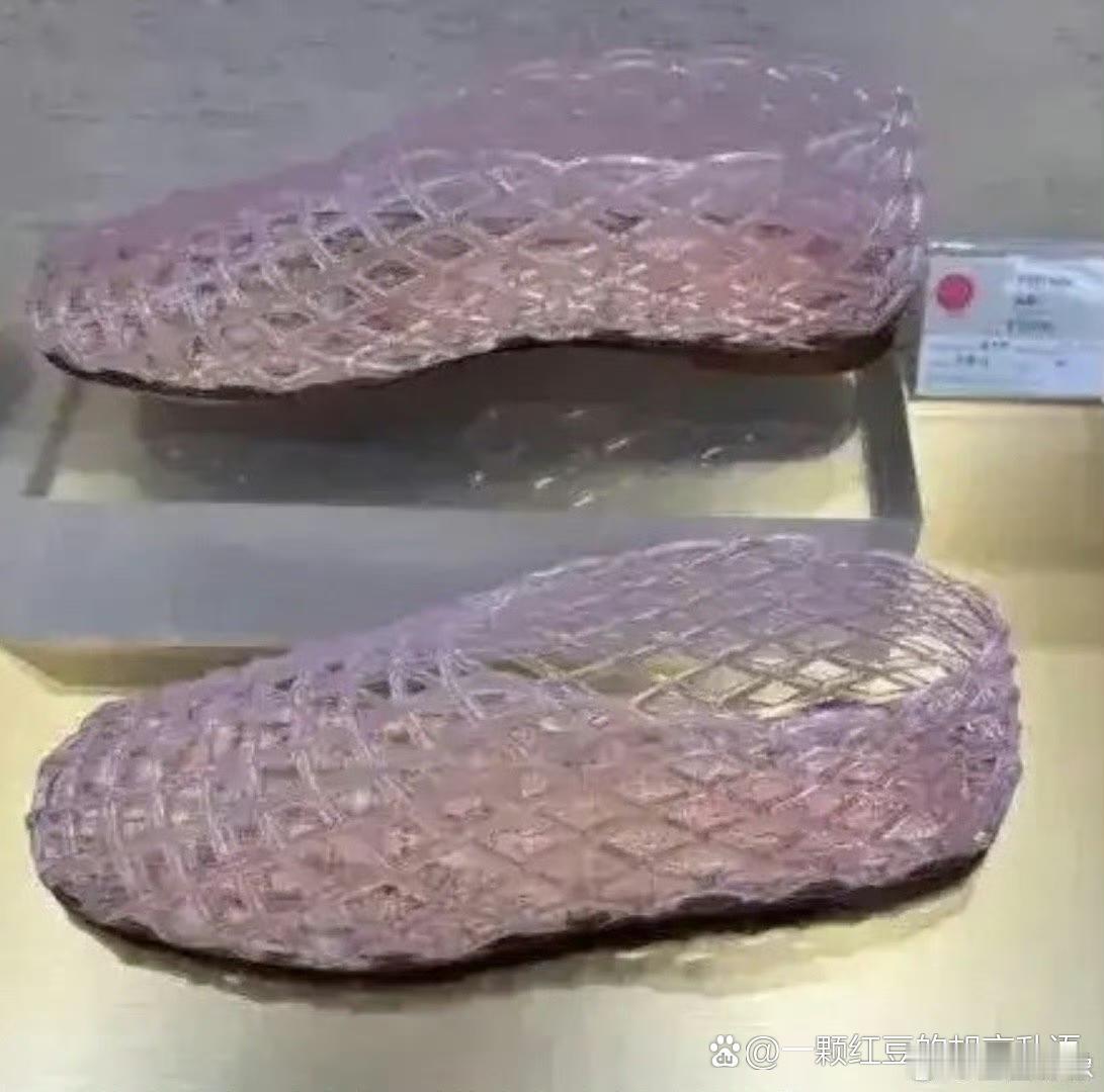 这双破塑料水晶女鞋竟然能卖接近上万 