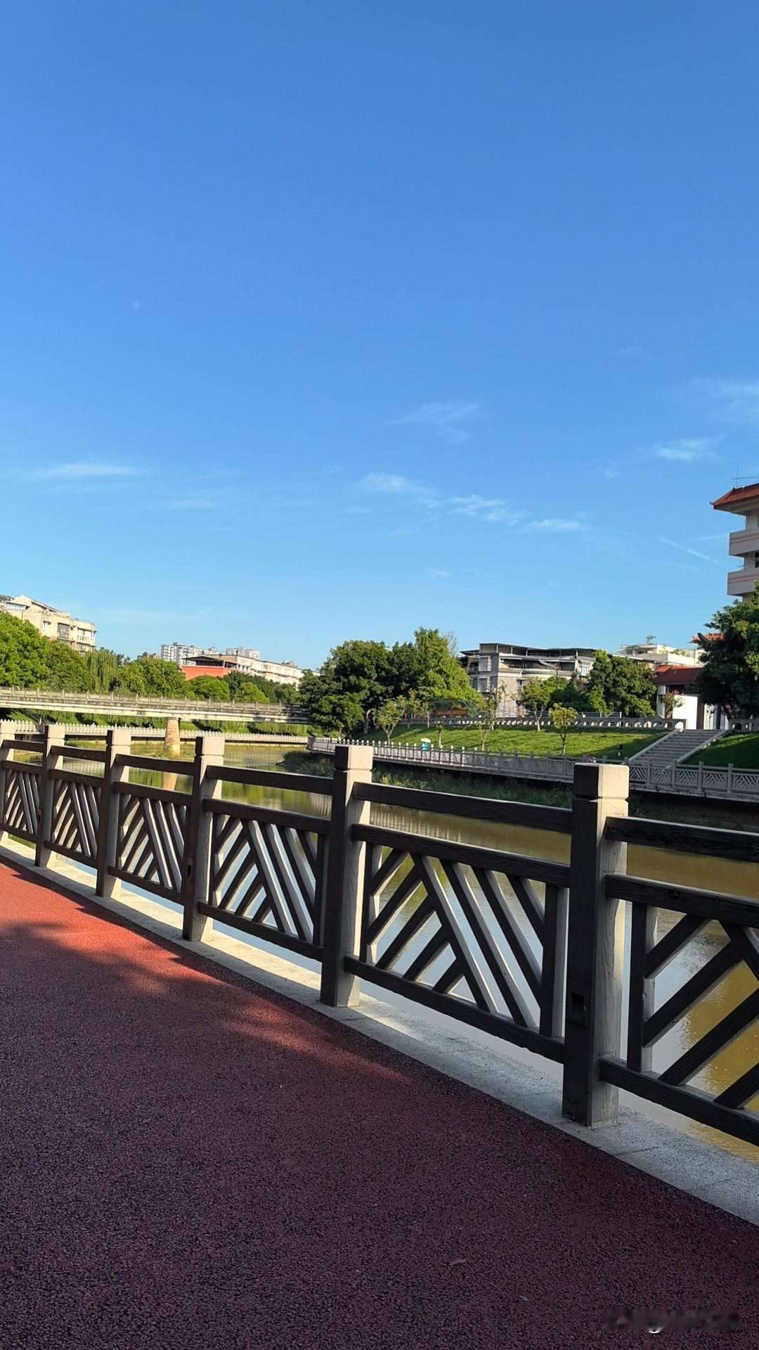 日本右翼现在是真把当年军国主义的旧剧本往台面上硬套，高市早苗公开拿“台湾有事等于
