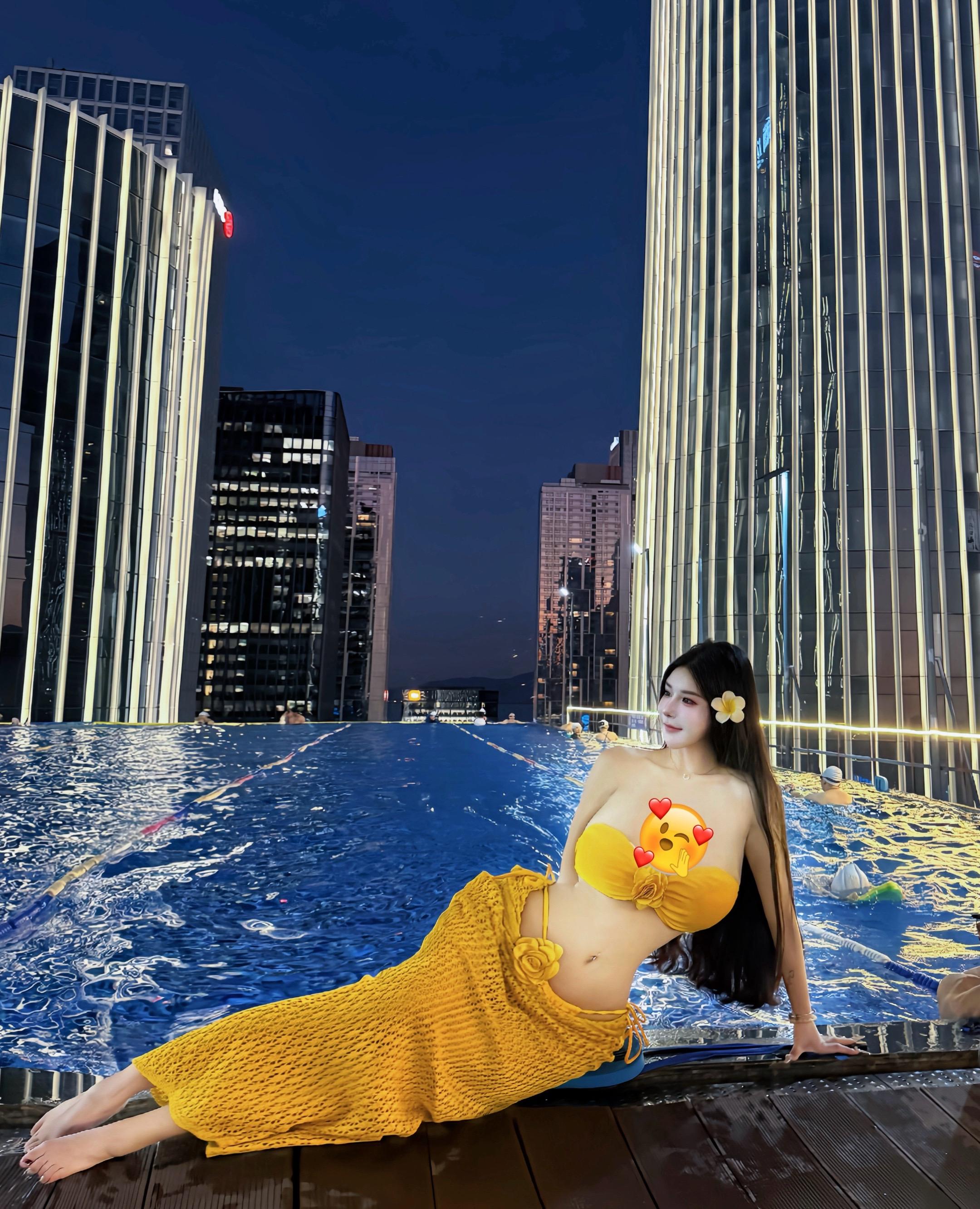 泳池拍照 无不良引导