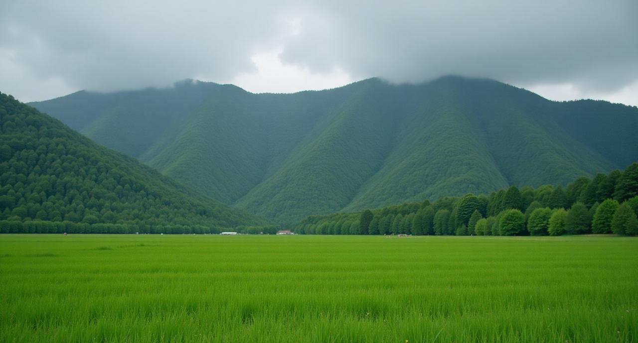 “风摇平野翠”可以作为“雨打高山绿”的下联。这两个句子在意境和结构上相呼应，表现