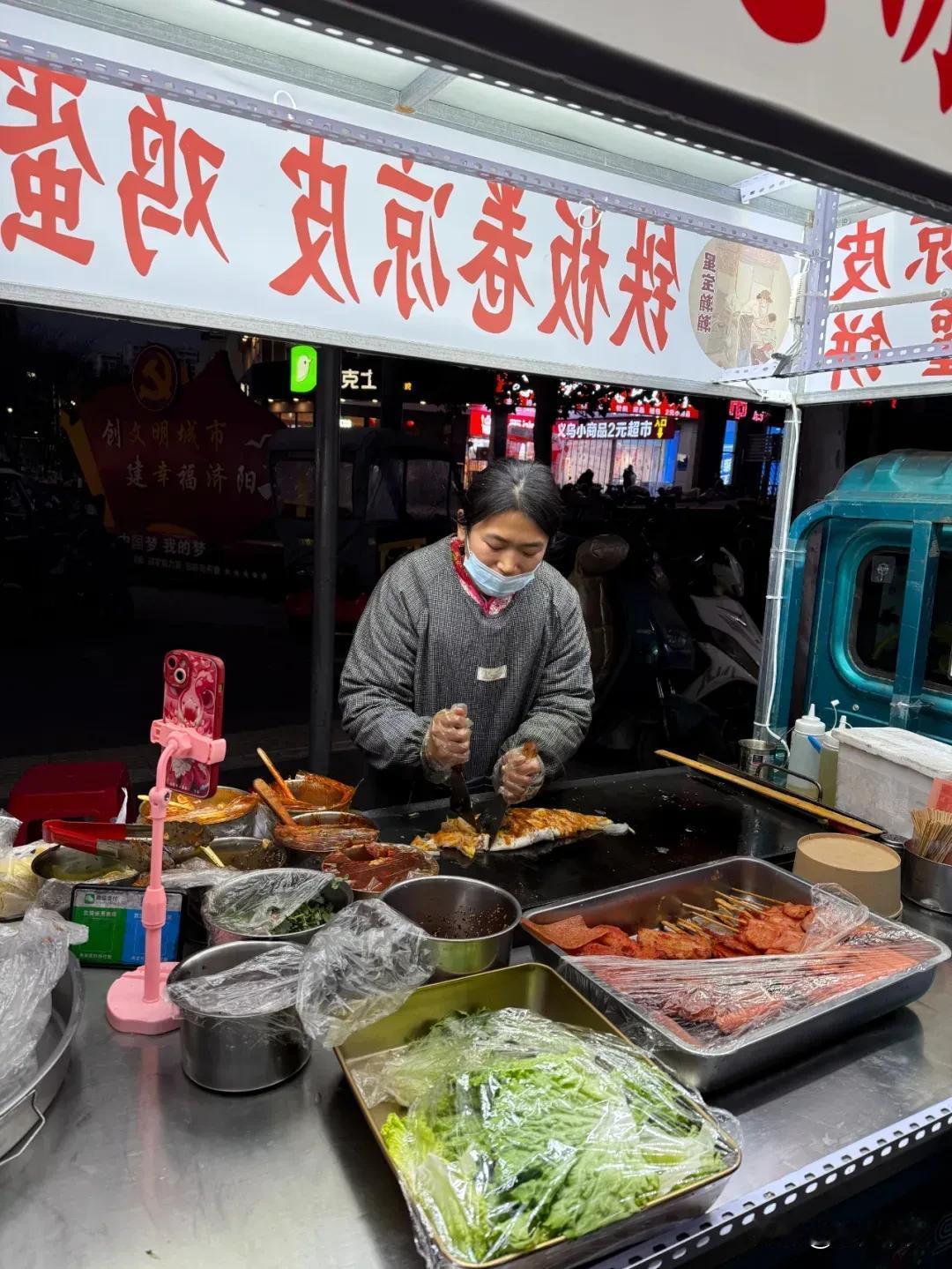 令人泪目:能请我吃一碗凉皮吗？
济宁90后单亲妈妈，为了生活，带着5岁的自闭症儿