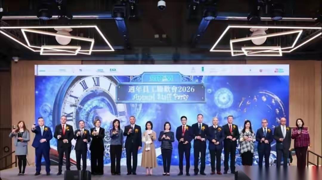 澳娱员工聚会！何超琼何超凤姐妹同占C位，霍启山地位颇高。之前赌王家族分配资产的时