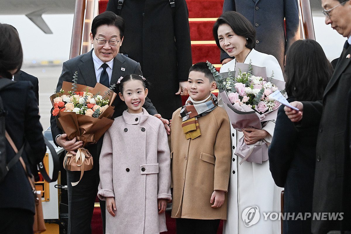 #李在明抵沪继续中国之行#李在明夫妇到达上海 