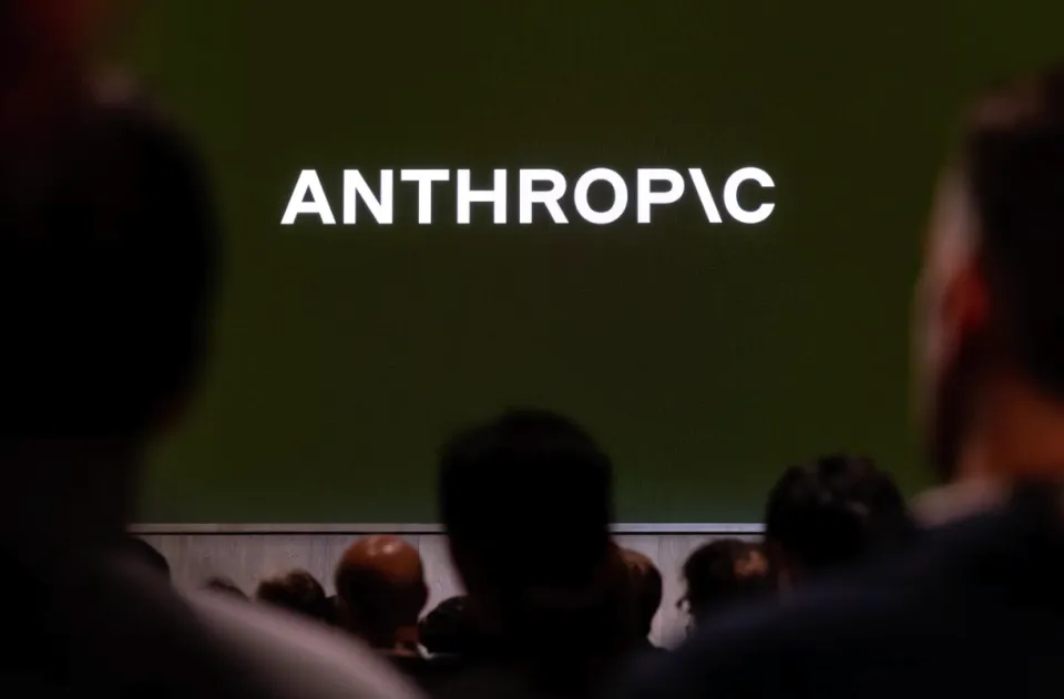 【Anthropic呼吁全球暂停AI开发，警告AI“自我改进”风险】Anthro