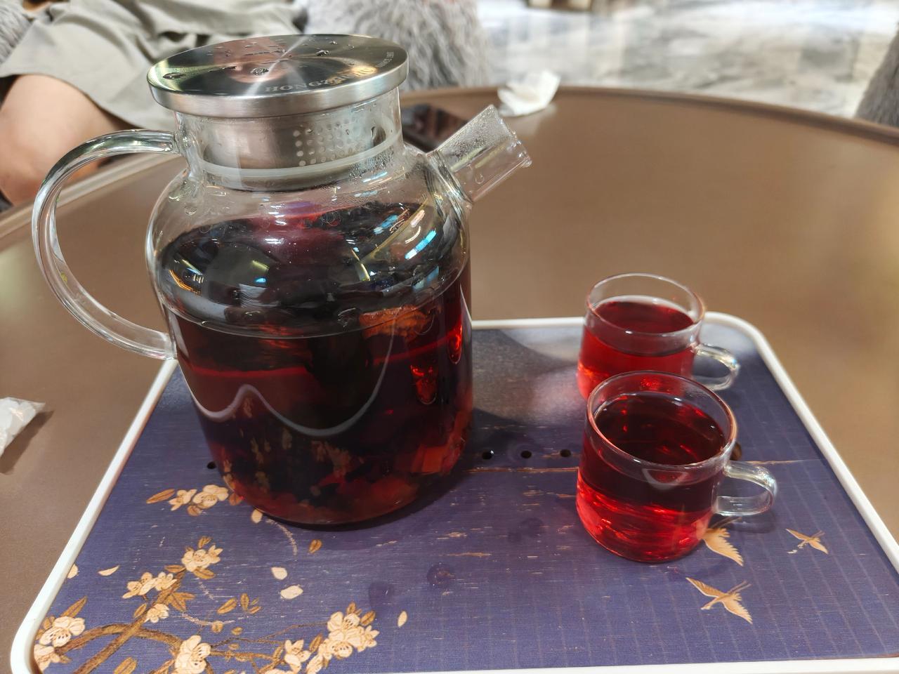 好喝的茶水。补气血 手冲咖啡 煮茶茶艺师日常 不可一日无茶