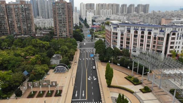 曲靖南片区25个路口完成改造、6条道路标线焕新