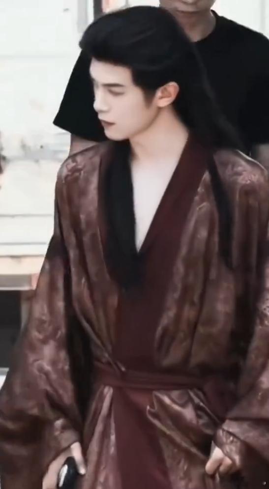 逐玉没播前就定了将门独后副cp  逐玉的正主能不能也学起来！没播前就二搭。这样也