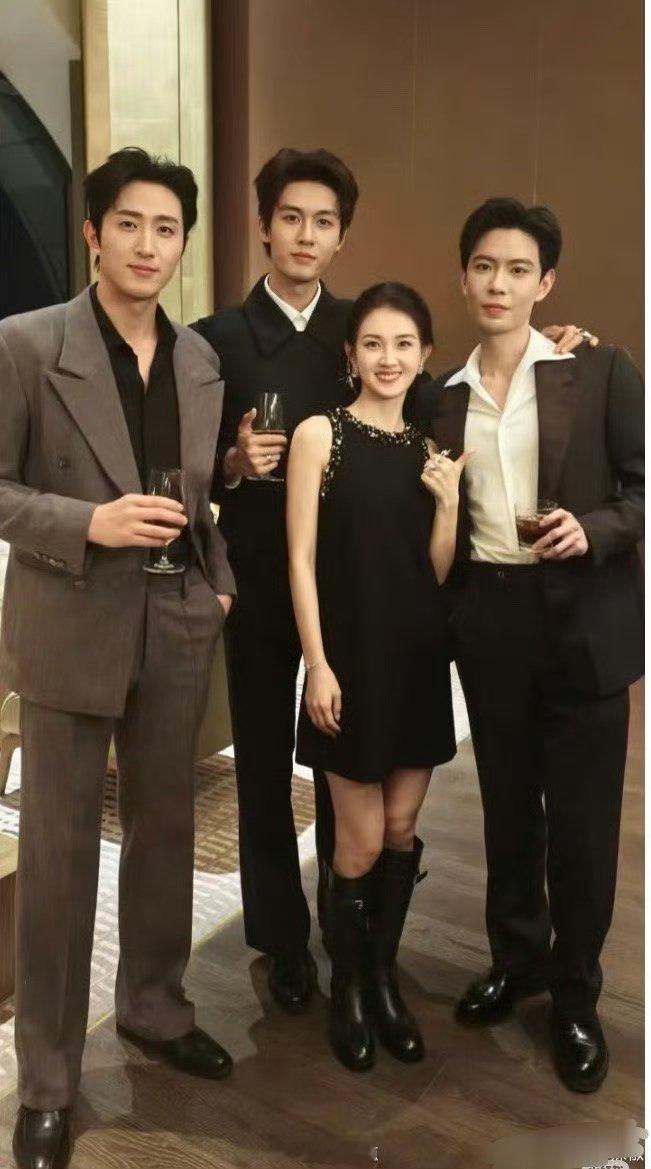 你们不觉得这图有人赢好大嘛 