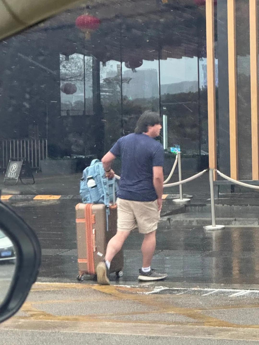 下雪天遇到了狠人，这是从哪个地方来的啊？