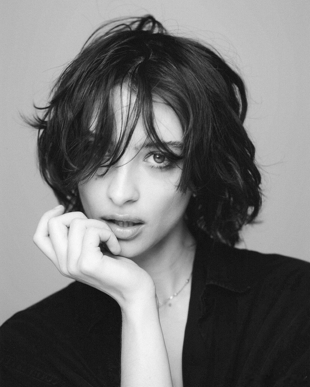 《海贼王》第二季罗宾演员蕾拉·阿波娃组图，符合你的期待吗？#海贼王[超话]# /