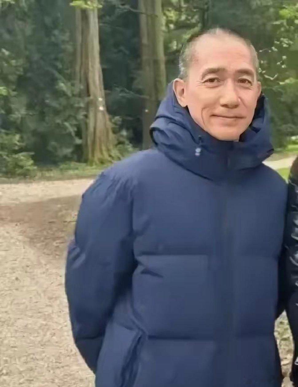 终于明白为什么觉得梁朝伟突然变老了，不是因为断崖式衰老，也不是因为身体原因，而是