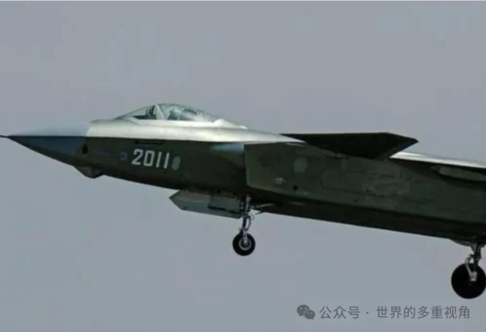 歼20从第一架原型机开始，增加了加强框