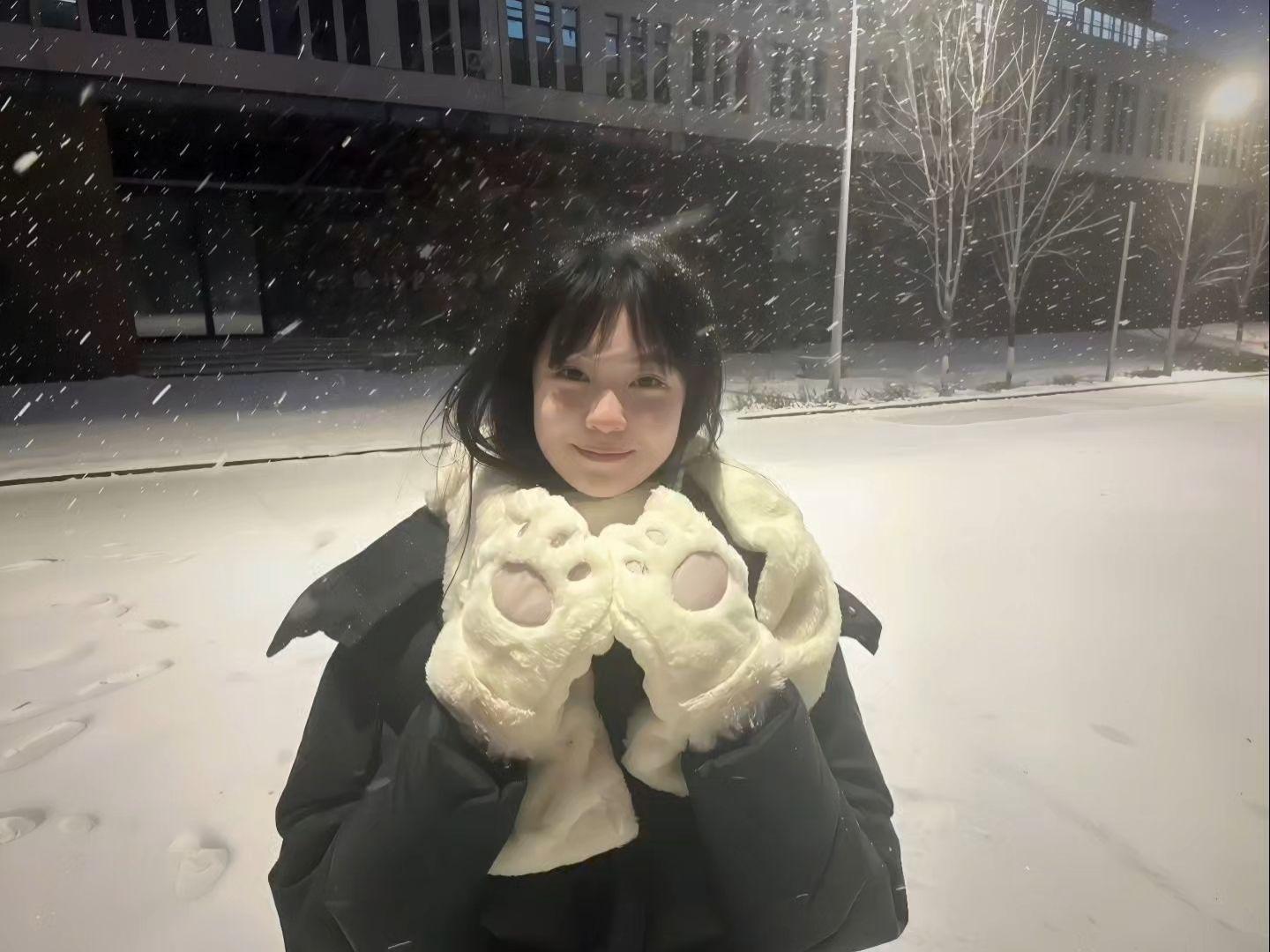 雪花多舍不得冬天 像我舍不得和你说再见
