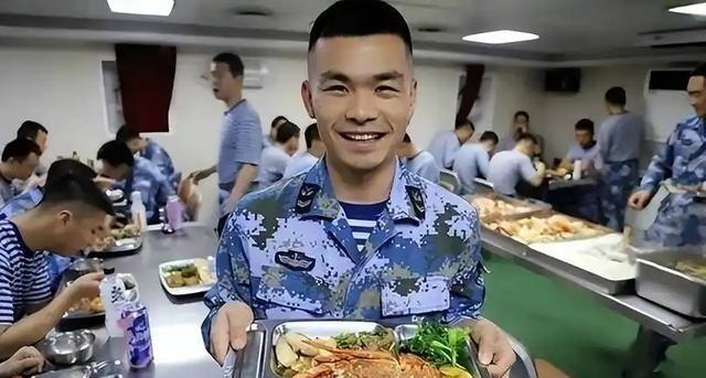 都说航母是吞金兽，到底有多夸张？就拿山东舰来说，每天光猪肉，就得整整24头摆上流