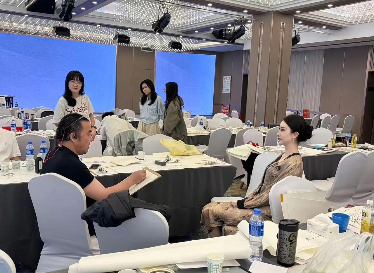 沉浸式被指点的一天，落笔有章法，细节被温柔修正。在点拨中理清思路，收获满满，每一