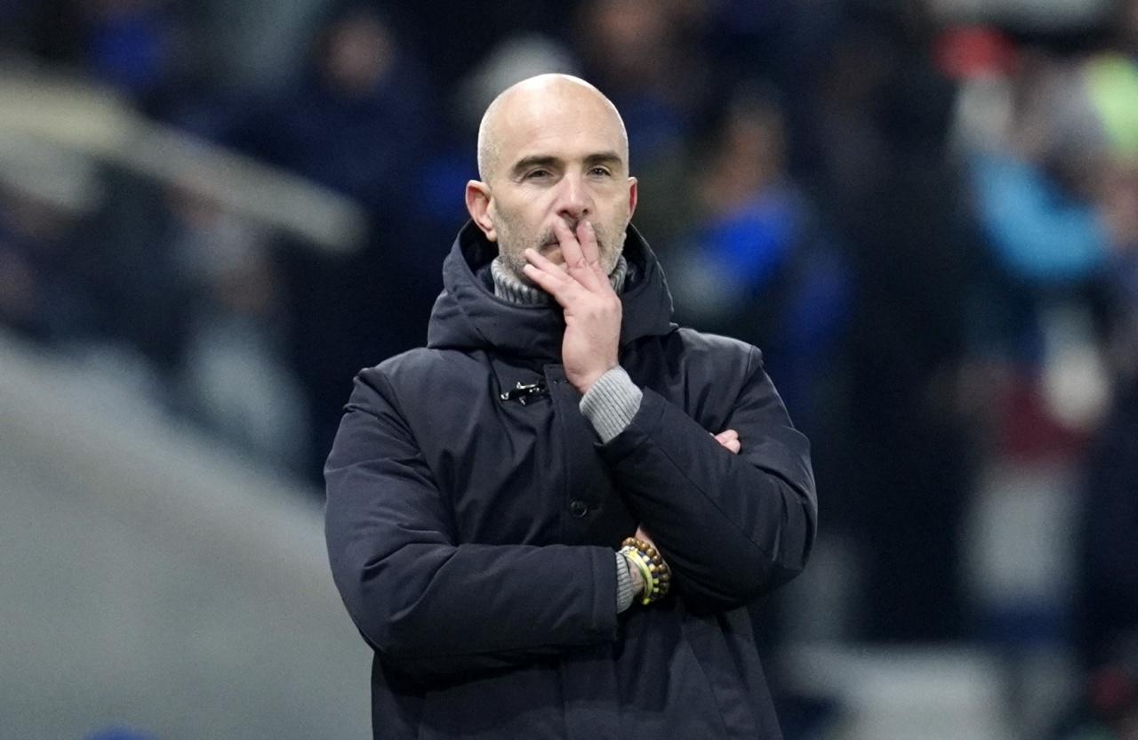 赛季中途换帅不是好事，因为现在英超各队的竞争力不像十年前或者二十年前了，中途换帅