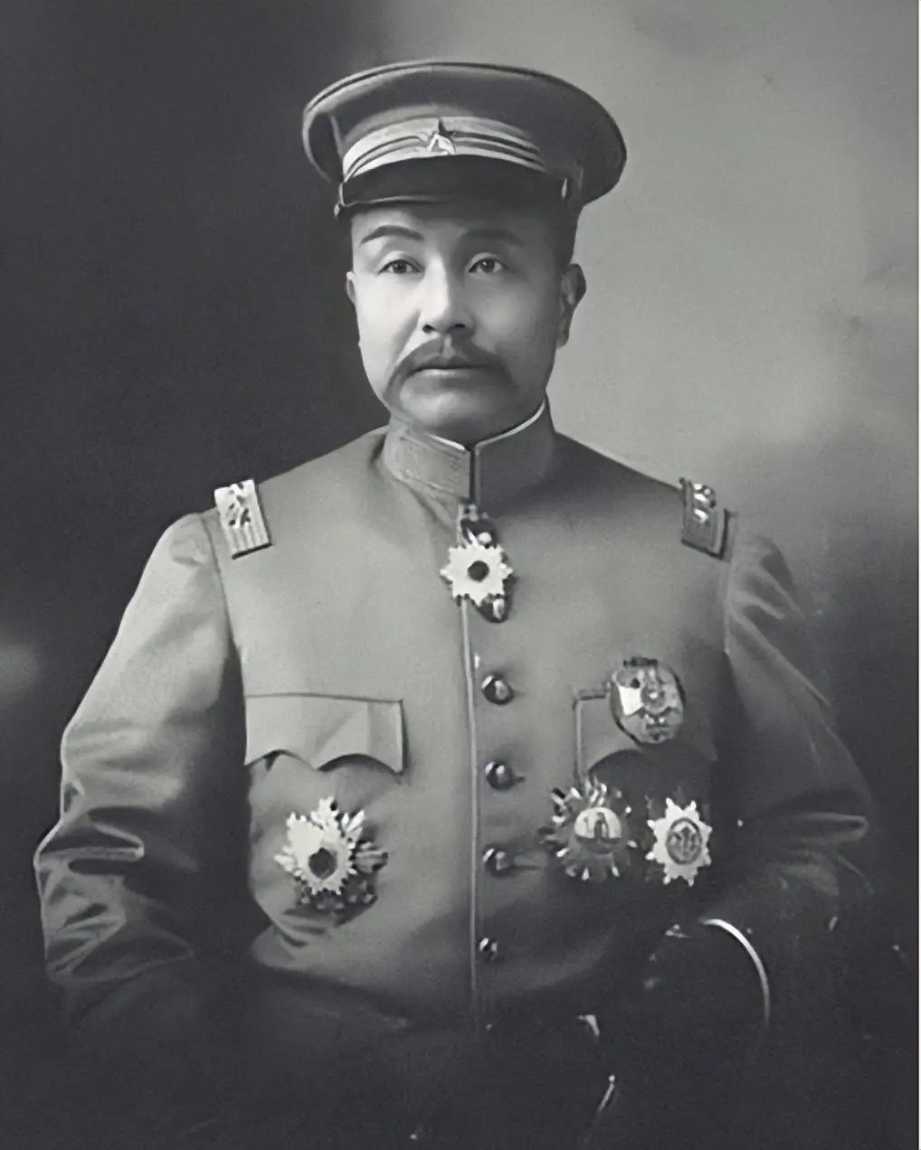 1915年，奉天巡按使段芝贵在军警治安会议上质问省会警察厅厅长宋文郁在抢钱案上不