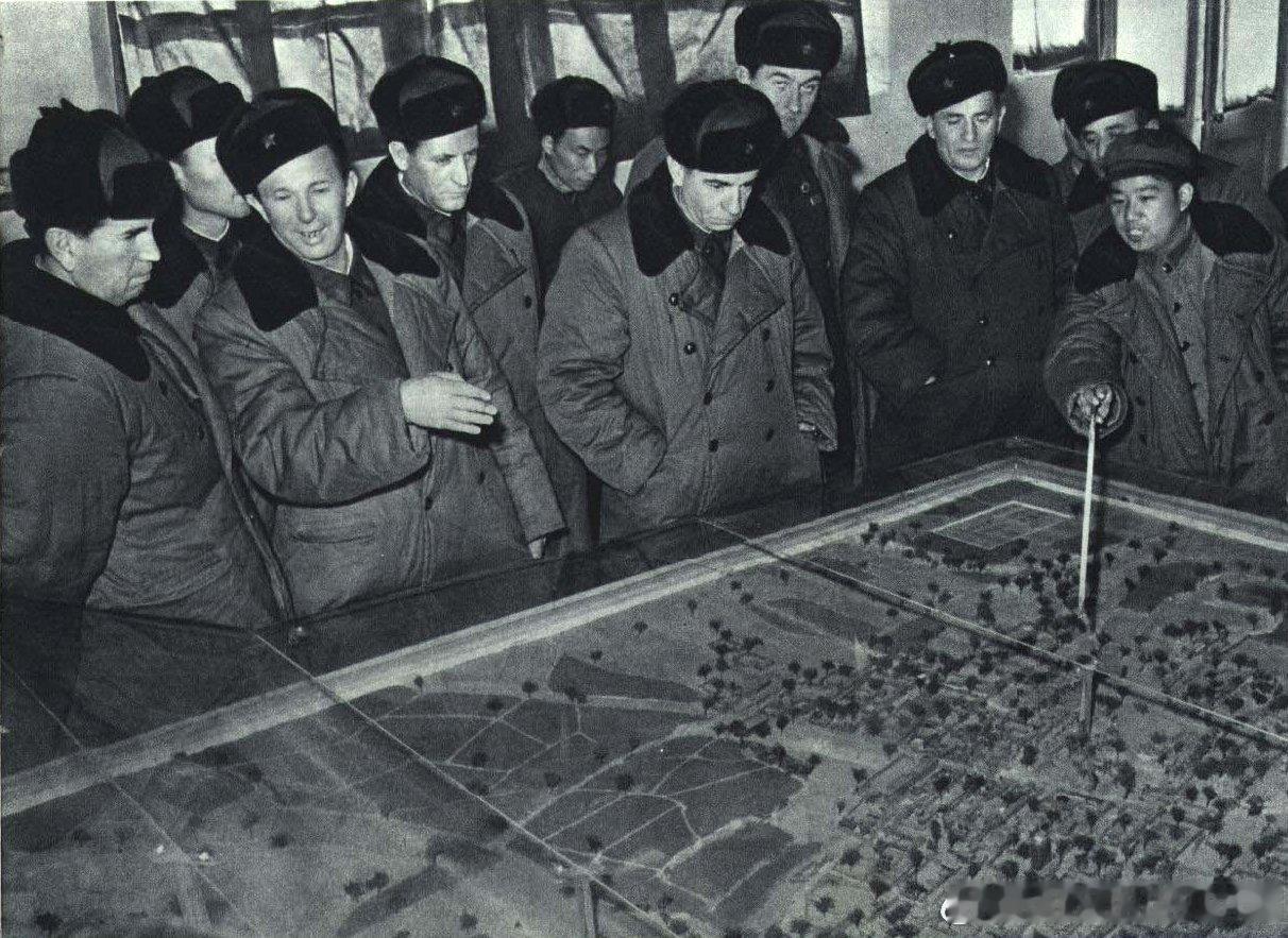 1967年2月阿尔巴尼亚军事代表团参观以地道战闻名的北京顺义焦庄户大队历史影像