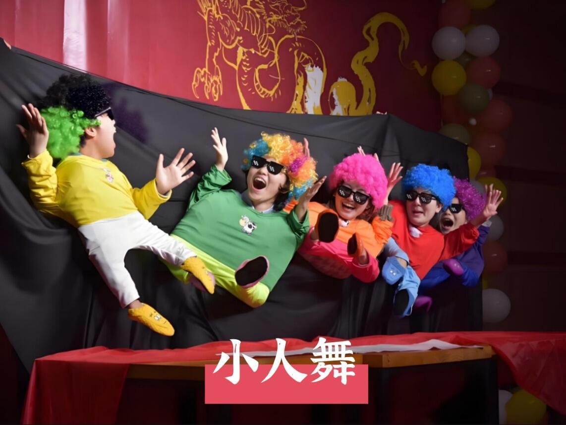 0成本跨年保留节目 翻出压箱底的零食 拉上家人围坐沙发 投屏一部老电影 没有烟花