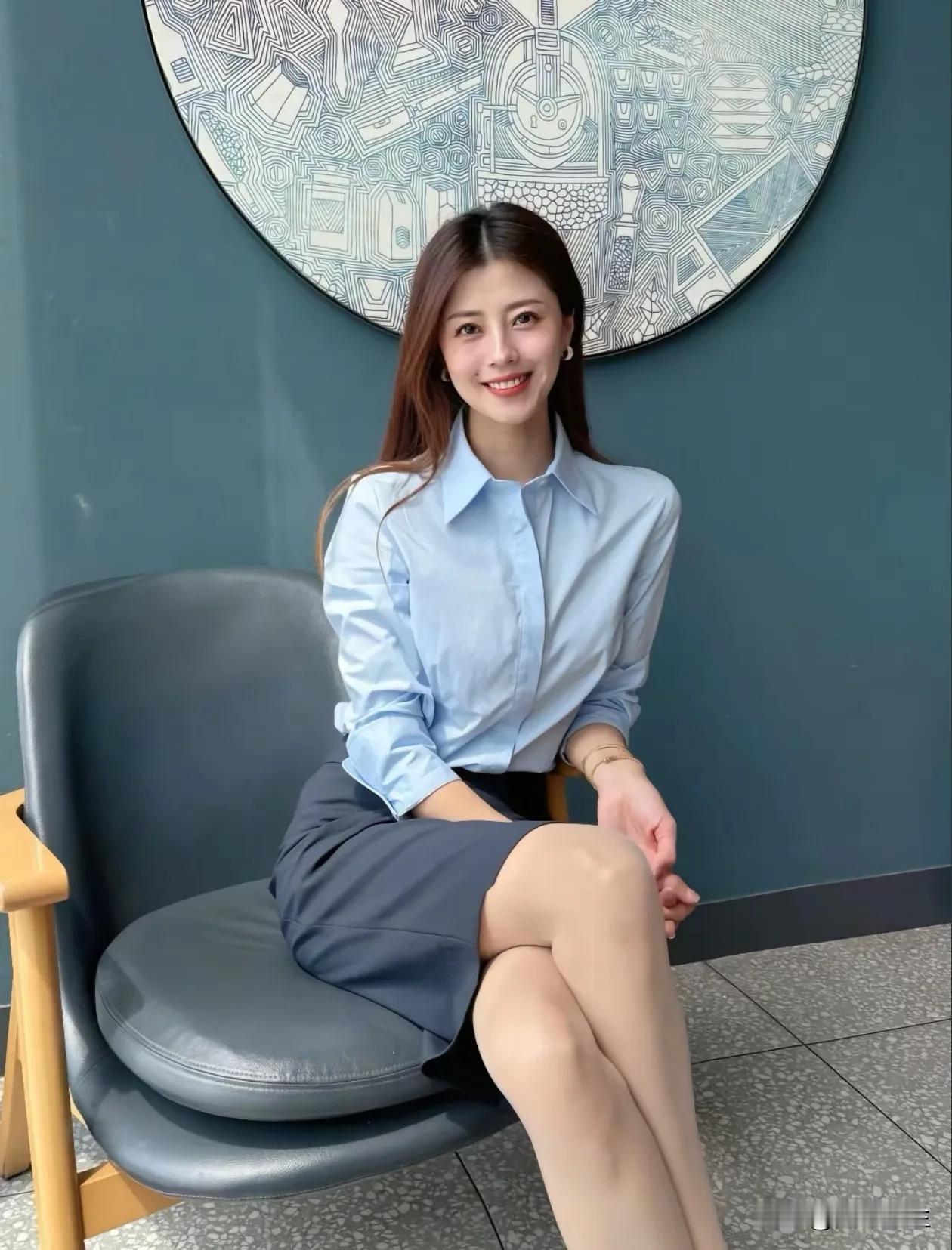 一杯美式 一葫花茶
一半加班 一半阅读