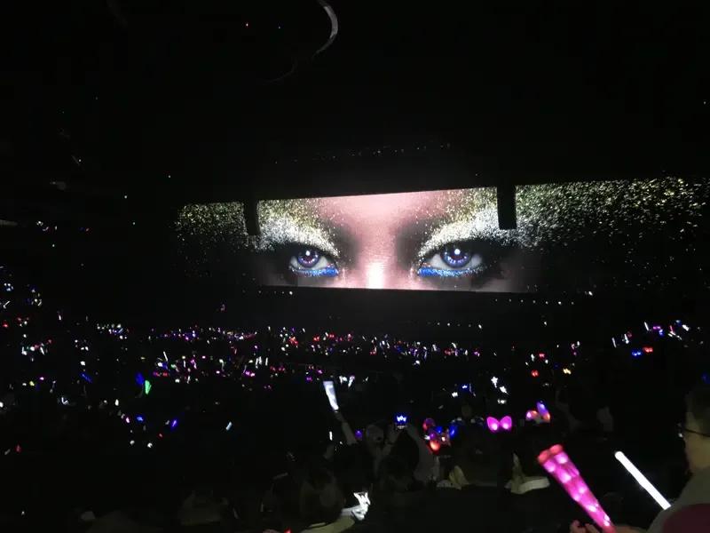 盘点各大歌手一开口的定位，最后一个属于神来之笔。

唱歌这块张韶涵在仙界， 
萨