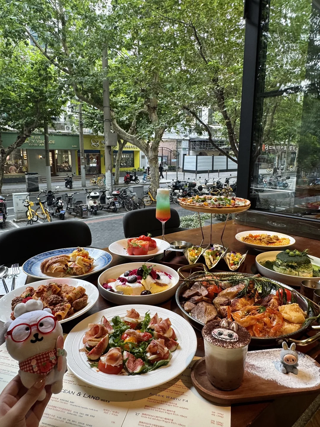 上海！！这家沿街餐厅真的好chill……