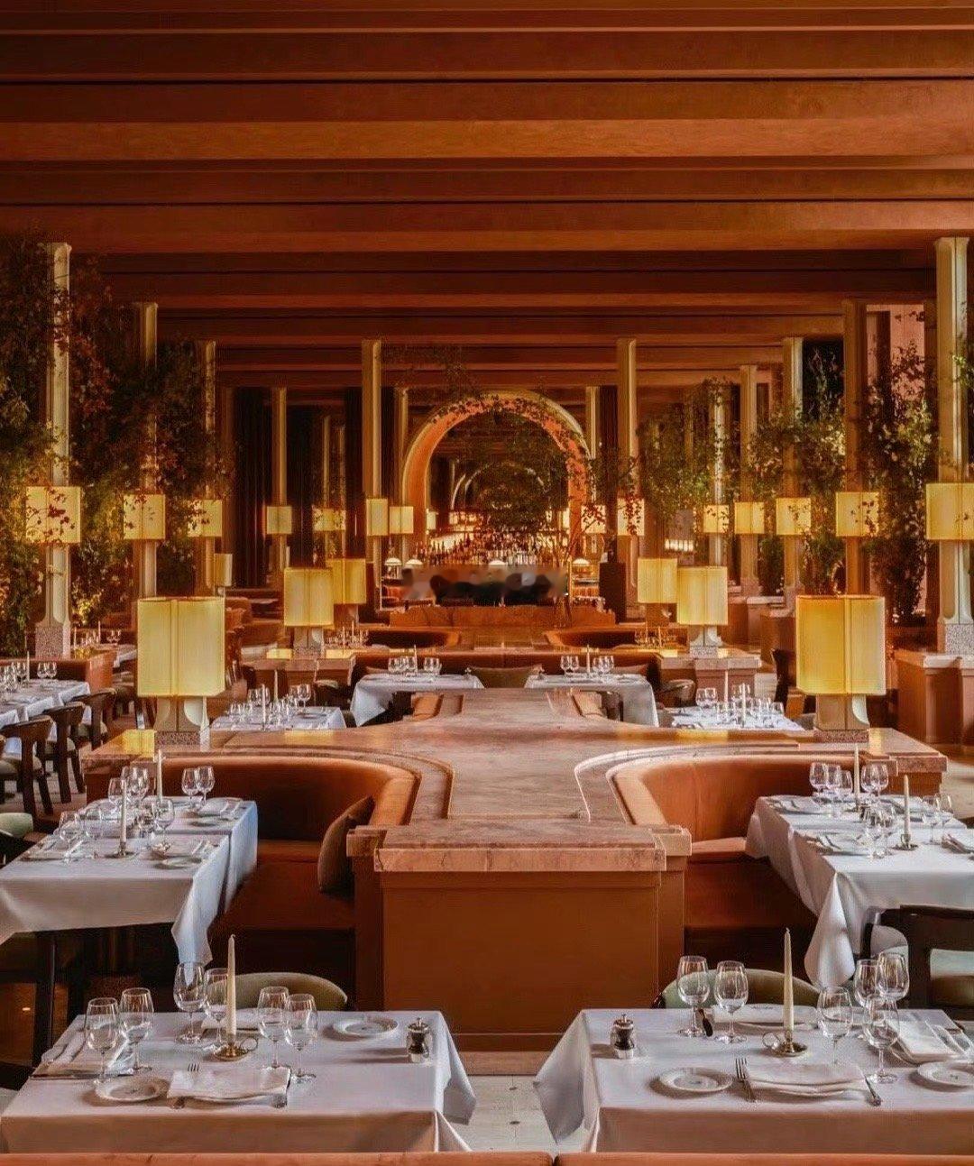 咖啡除了味道，有的时候环境也选择理由之一，巴黎不止有时装周，巴黎大皇宫也不只有C