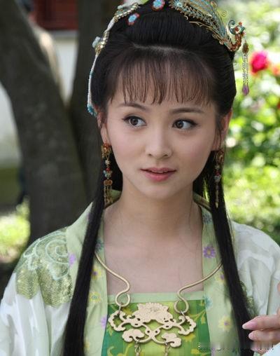 说到底，还是邓莎在事业上成绩不够优秀。

同样是老夫少妻，女演员+老富豪的配置。