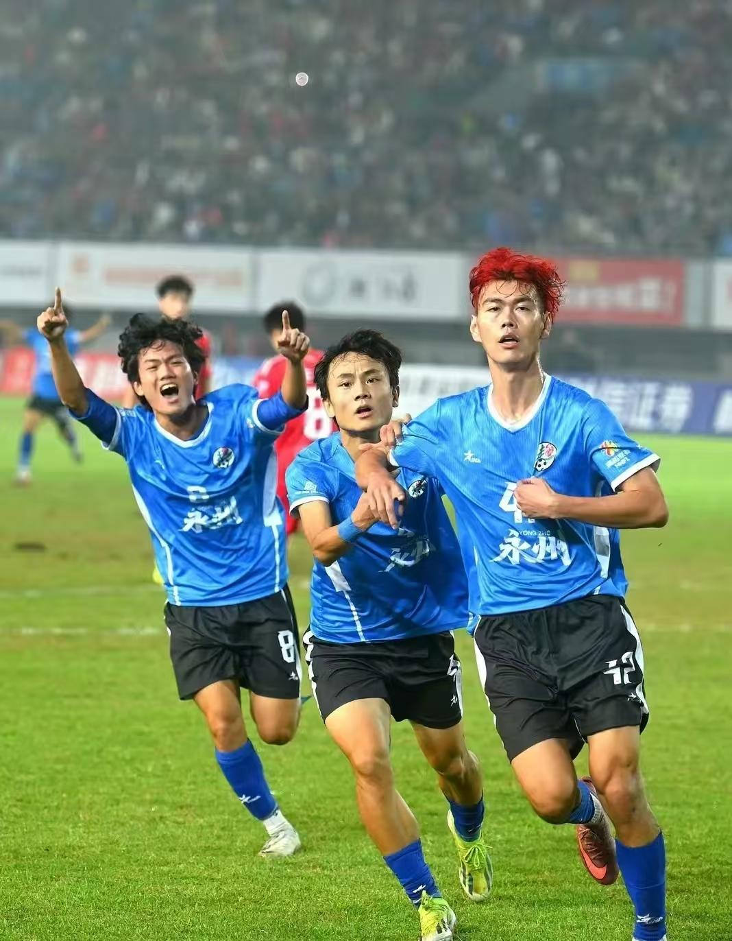 永州球迷们，你们手上有林昊和谷文杰上赛季亲笔签名的球衣，一定要好好保存起来，因为