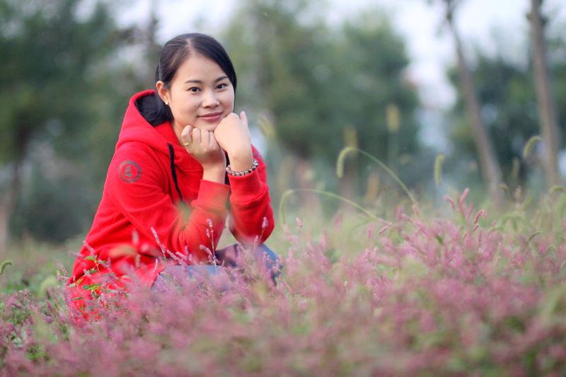 于我而言，幸福并非高不可攀的幻想，而是平凡岁月里的缓缓流淌。清晨，第一缕阳光倾洒