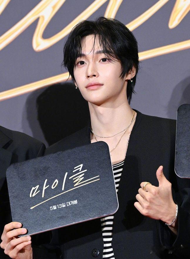 【Theqoo】今日出席Michael VIP首映会的元彬新闻图 wonbin