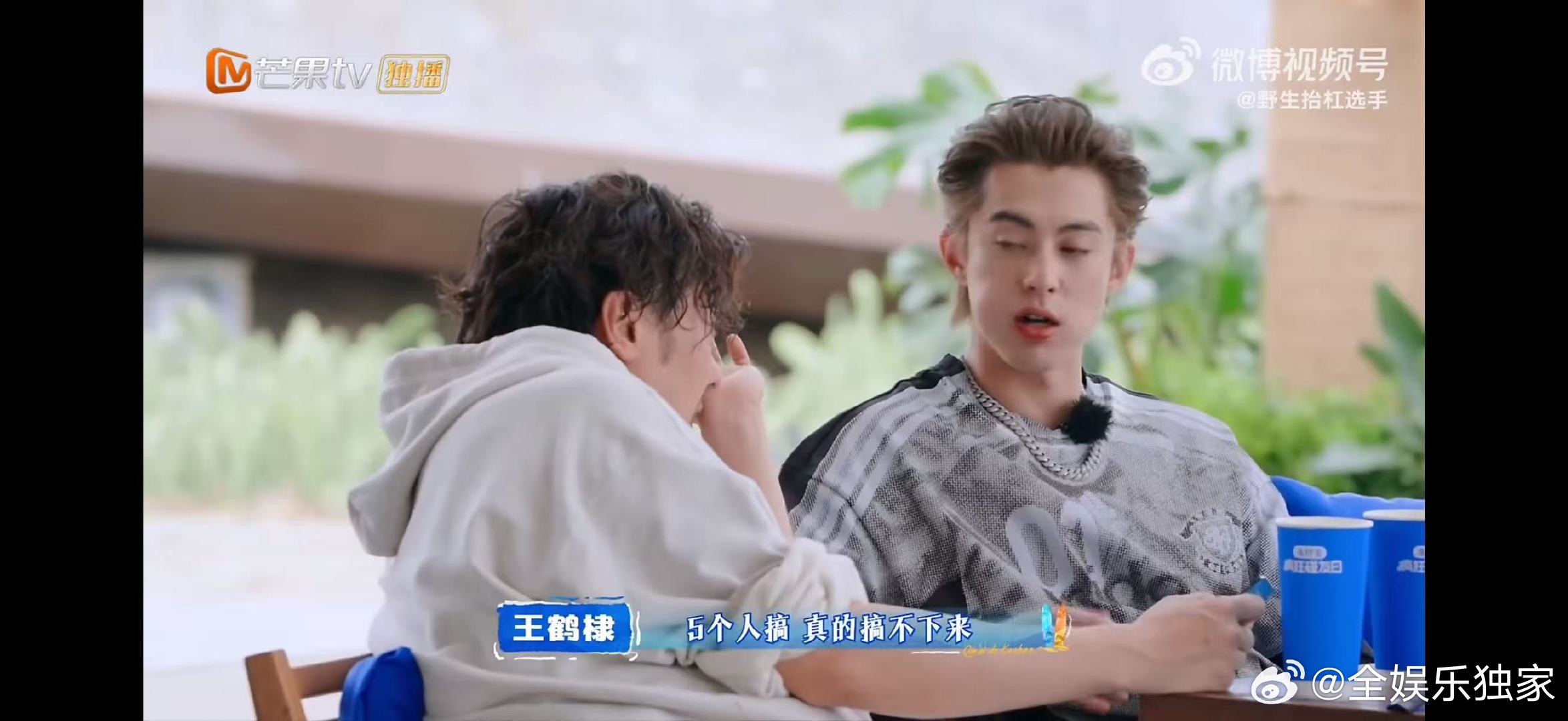 桃花坞三傻合体亲爱的客栈桃花坞三傻重聚，默契依旧笑点依旧，看着就开心 