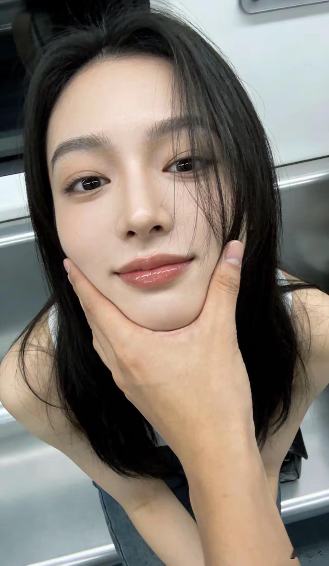 眼
像雾
时淡时浓

心
像湖
明澈如镜