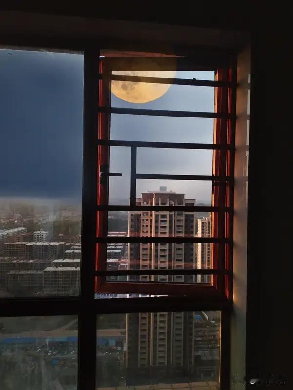 上联:推窗寻月影;
下联:击石破湖天。
友友请邀对下联 友友请展示下联 友友对出