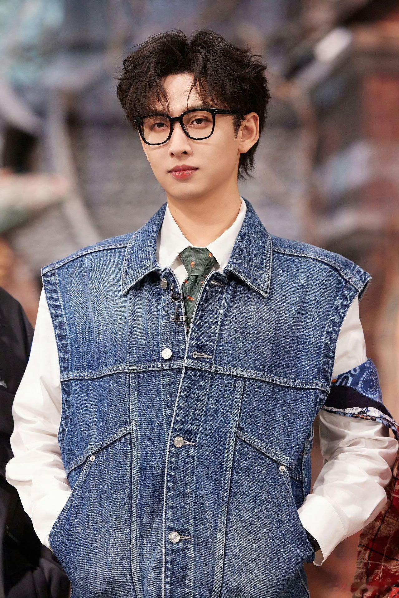 齐思钧罗予彤六年前还是NPC 第一次认识齐思钧就是大侦探里的甄红，这个NPC角色