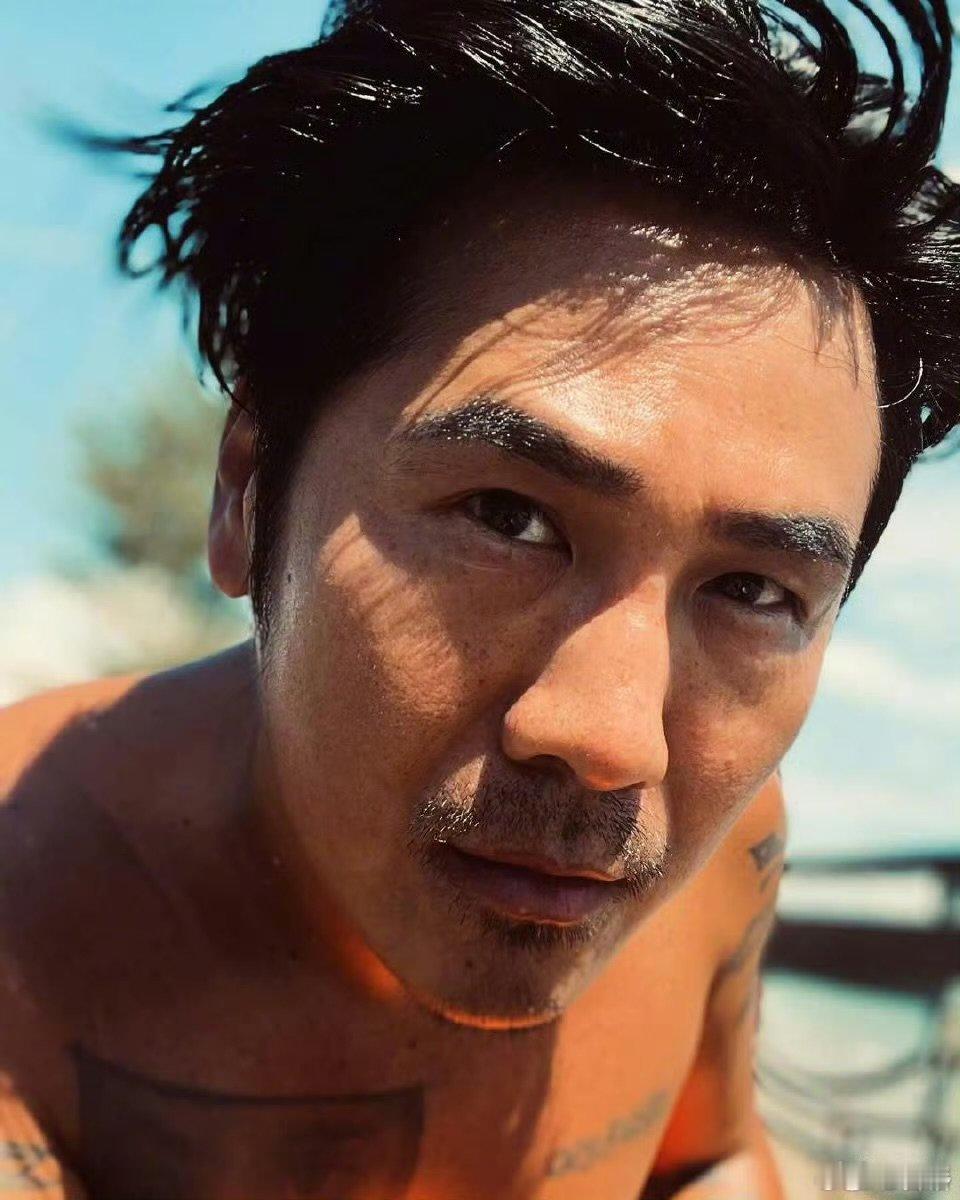 曹格 其实我还没忘掉速玲 本来是搞笑向唱歌，被曹格一句 “没忘掉速玲” 硬生生变