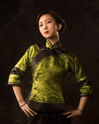 “我宁愿看着你死！”

10岁那年，母亲伏在竹床上，泪水砸湿衣襟，对着张爱玲说出