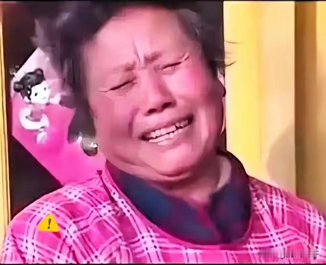母亲联合4个女儿毒打大儿媳，父亲不但不劝阻，反而拿出一把杀猪刀站在一旁叫嚣：“打