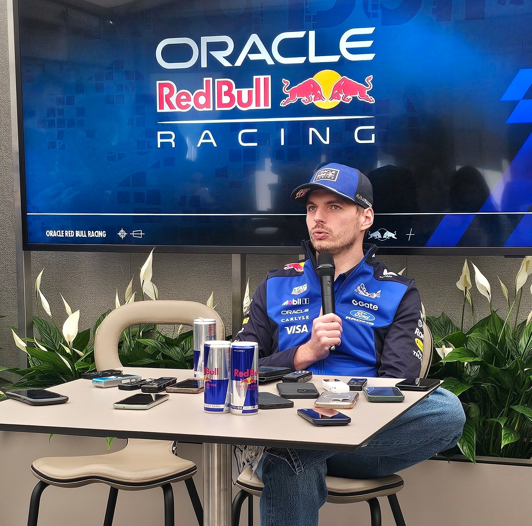 f1 RN365：维斯塔潘在本周F1日本站前的媒体采访中，将一名记者直接请出了现