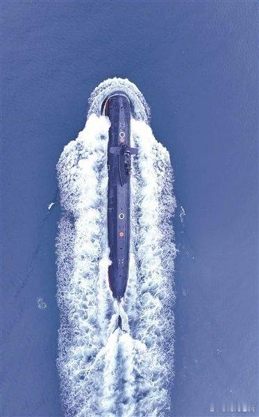 【 】军事早知道1、日前，海军福建舰航母编队组织海上多科目训练，这是福建舰入列后