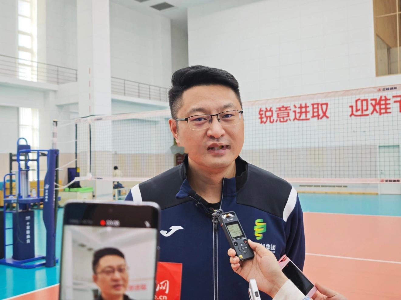 【无愧冠军 不负期待——访天津食品集团男排主教练刘浩】新华社天津4月10日电（记