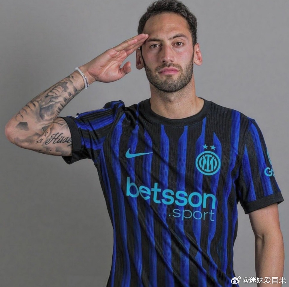 恰尔汗奥卢：我和齐沃没怎么聊罗马尼亚那场比赛，我们更关注我的身体状况。现在我感觉