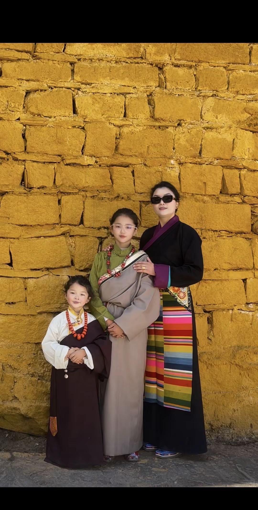 唯美意象： 世间万物皆可爱，唯你们二人为偏爱。新的一年，向阳而生，策马奔腾@甲M