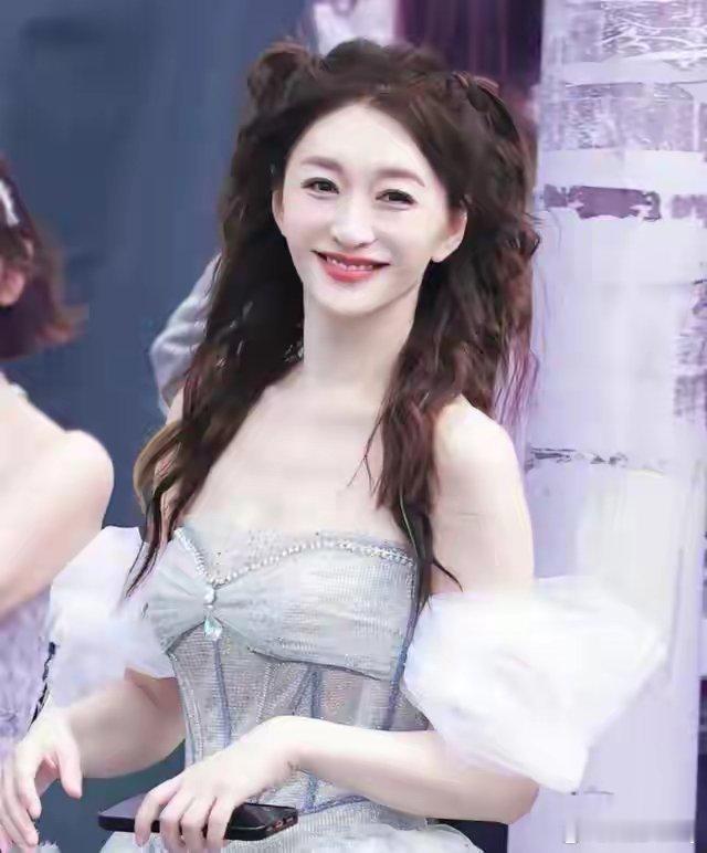 李小冉回复孙艺洲模仿心愿便利贴能以这样的方式再次火出圈 姐姐一定是既高兴又意外 