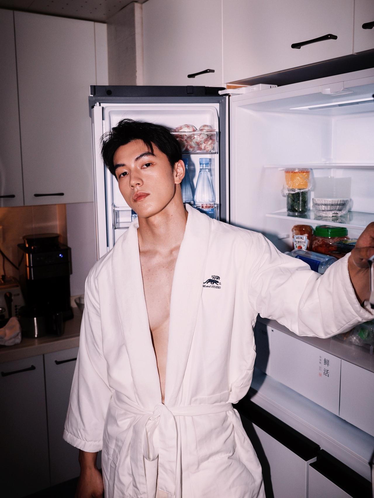 下雨天一起吃个早餐深圳男生拍照 摄影