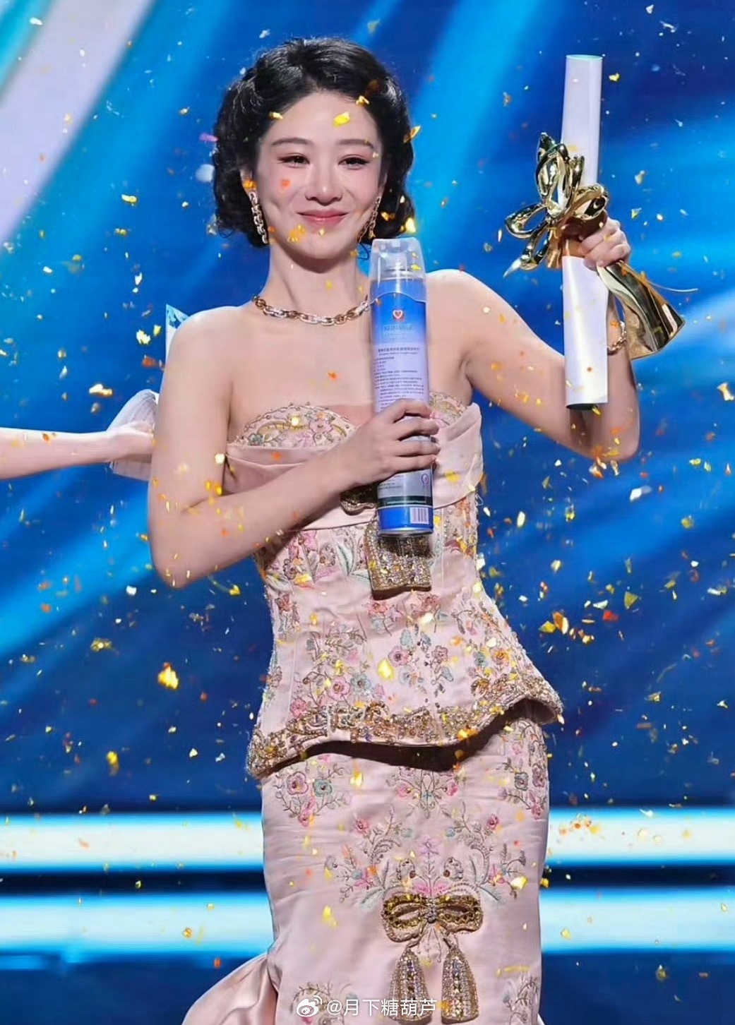 杨紫获奖孙俪吴越反应看到了看到了，都是由衷的真心祝福杨紫 👏感谢优秀女演员们的